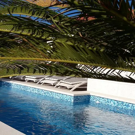 A - Heating Pool Apartment *
